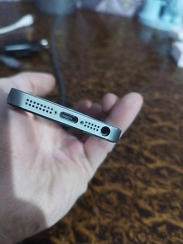 dubay ipone: IPhone SE, Desert Titanium, Barmaq izi — 6