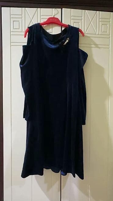 2024 paltar modelleri: Tünd göy rəngdə qadın paltarı – məxməri/qumaş teksturalı, axıcı kəsim — 1