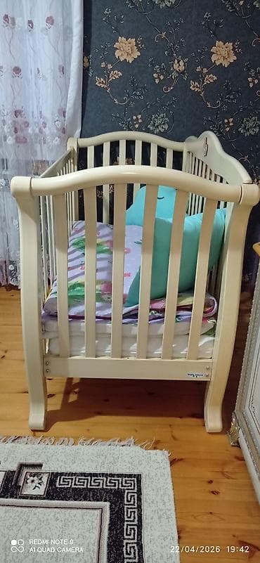 Beşiklər: Oğlan və qız üçün, İşlənmiş, Dördbucaq, Beşik, Dəst ilə, Matras ilə, Yellənmə mexanizmsiz — 4