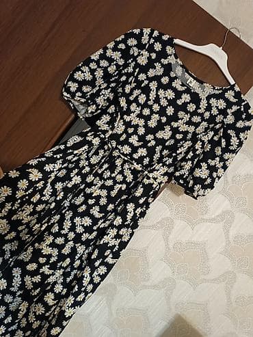 prakata donlar: Qara fonlu papatya naxışlı qadın paltarı - Üslub: romantik/ gündəlik — 1