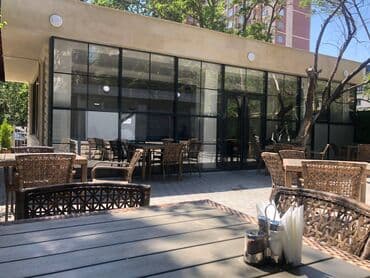 korpu mərasim evi: 28 may metrosuna yaxin 80 kv sahəsi olan kafe 3500azn icarəyə — 3