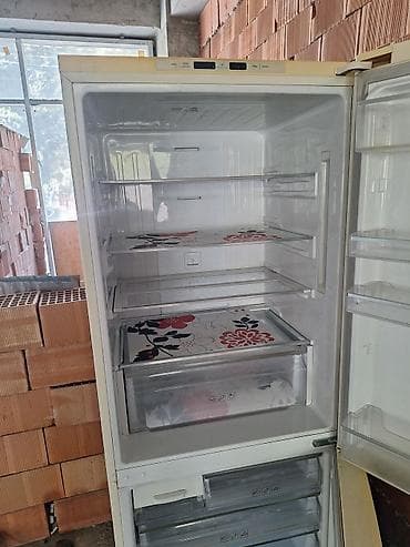Soyuducular: Samsung ikikameralı soyuducu, aşağıda dondurucu ilə Model: RL4323RBAEF — 2