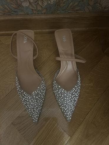 ayaggabı: ZARA qadın ayaqqabısı –160 azn alinib 55 azn satilir.1 dəfə — 1