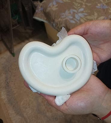 Kiçik dekorativ əşyaları, məsələn, şamlar, vazalar, zərgərlik əşyaları