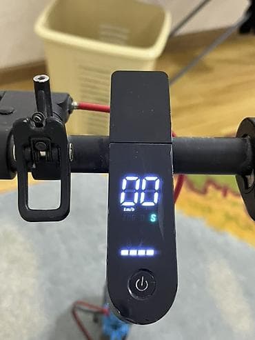 İşlənmiş Elektrik samokat 8", 351 - 500 Vt, 26 - 35 km/s, Ünvandan götürmə — 3