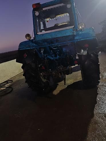 kubota: Mavi rəngdə təkərli kənd təsərrüfatı traktoru. Texniki xüsusiyyətlər — 2