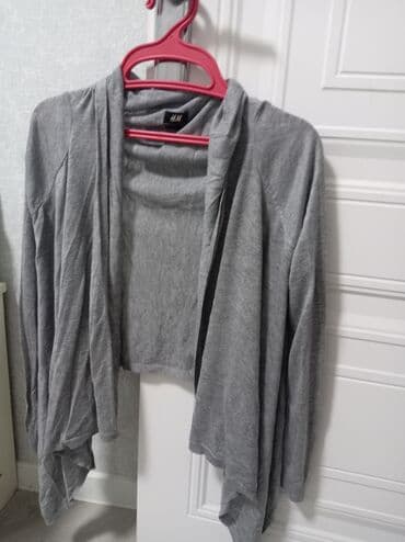 Kurtkalar: Boş kəsimli, nazik toxunuşlu, boz rəngli qadın kardiganı. Bu rahat — 2