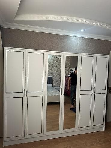 paltar dolabı: Ağ rəngli, çox bölməli paltar dolabı. Ümumi quruluş: altlıqlı və — 1