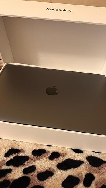 Apple MacBook Air noutbuku - Model: MacBook Air (qutuda “MacBook Air”