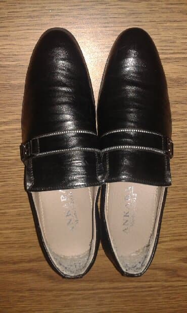 белые новые кеды: Teze ayaqqabidir. Geyilmeyib. Razmer 39. 
Whtsp var — 3