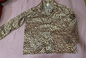 Gecəliklər: Leopard naxışlı atlas pijama dəsti - 2 hissə: uzunqol düyməli köynək — 1