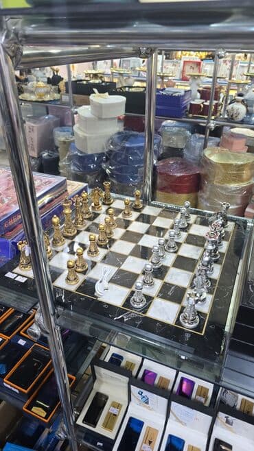 bayan aləti: Sahmatlar.muxtelif.
 yenidir.qiymetler ferqlıdir — 15