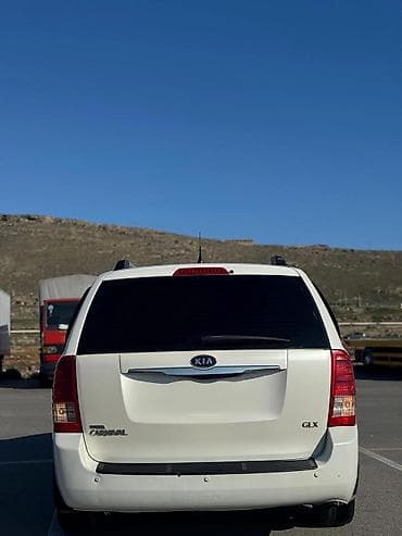 keys sat: Kia Carnival: 2.2 l | 2011 il Van/Minivan — 5