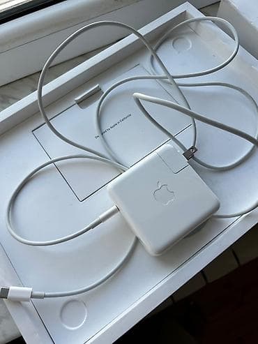 komputer ekran şəkilləri yüklə: Apple MacBook Pro noutbuku. MacBook Pro 13-inch 8GB unified memory — 10