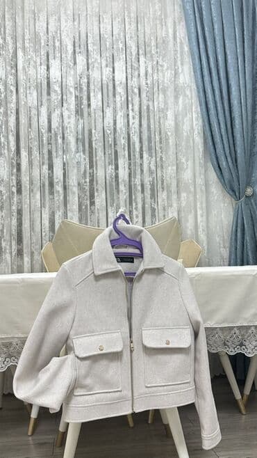 jaketler qadin ucun: ZARA qadın jaketi - Model: qısa kəsimli, klassik yaxalı - Rəng: açıq — 1