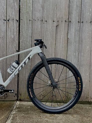 velosiped 26: Scott markalı gravel/dağ tipli velosiped. Ağ rəngli yüngül və — 3