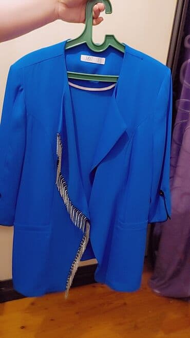 1defe geyinilib.120 manata alinib.44razmerdi 46 beden olcusunede gedir