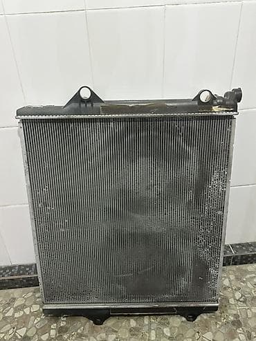 Avtomobil radiatoru və montaj boltları Məhsul təsviri: - Su soyutma — 2