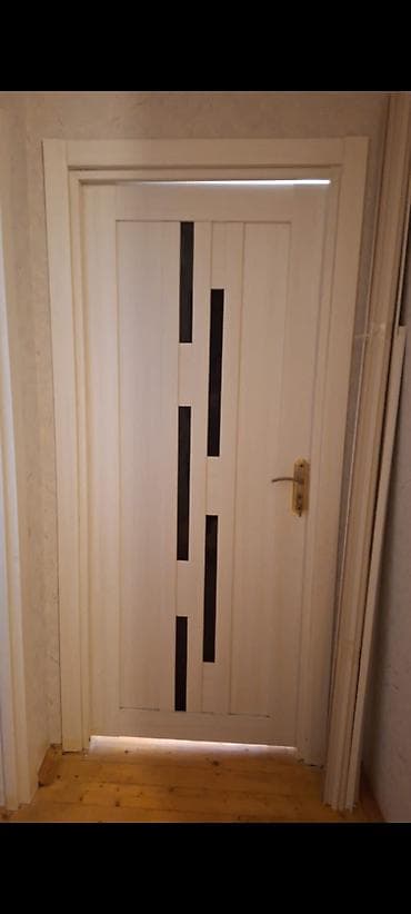 3 eded qapi satilir.Hündürlüyü 2.60.Eni 86.Qiymət biri 60 man.Ramani