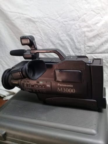 canon 1300d qiymeti: Kamera. Saqlam professional kameradir. Operatorlar bilir. Ne sualiniz — 5