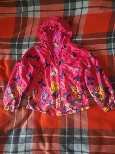 qiz usaqlari ucun kurtkalar: Nazik vetrovka,4-5yawa uygundu.az geynilib — 1