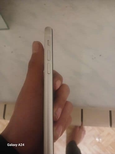 Apple iPhone: IPhone 11, Ağ, Face ID — 4