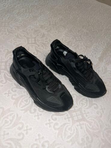 женские кеды сникерсы: Dolce & Gabbana kişi krossovkaları – tam qara rəngdə, iri formalı — 1