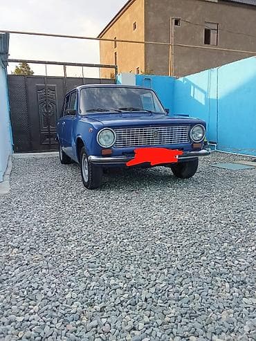 uaz diski: Model: Lada 2101 (Jiguli) Kuzov: sedan, 4 qapı Rəng: göy (klassik) — 1