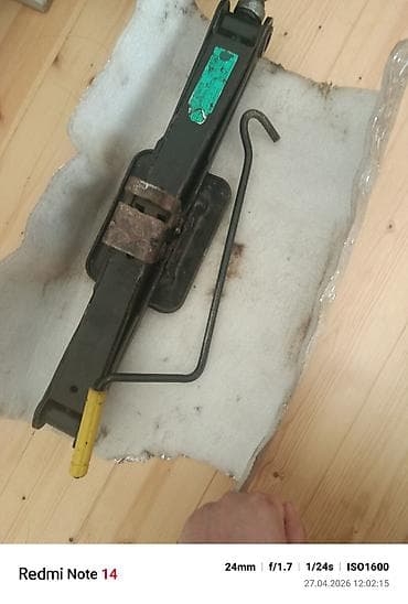 Opel üçün mexaniki “qayçı” tipli domkrant orginal üstündən çıxma