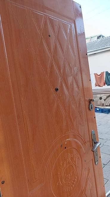 Mənzil üçün İşlənmiş Giriş qapısı 80x200 sm Glazok ilə, Ünvandan götürmə lalafo.az -da Mənzil üçün İşlənmiş Giriş qapısı 80x200 sm Glazok ilə, Ünvandan götürmə