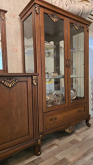 şifanerler: Klassik üslubda massiv ağacdan hazırlanmış qonaq otağı mebel dəsti — 2