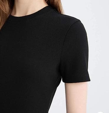 Qadınlar üçün qara trikotaj midi don - Dizayn: sadə və zərif siluet — 1