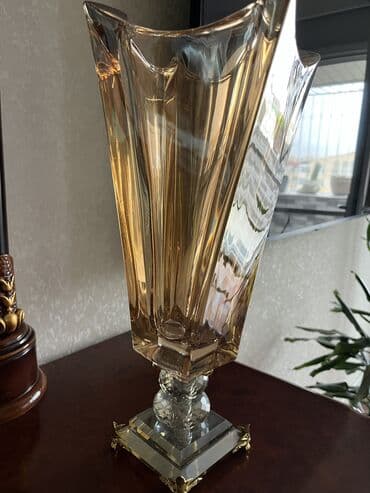 Bir vaza, Xrustal — 2