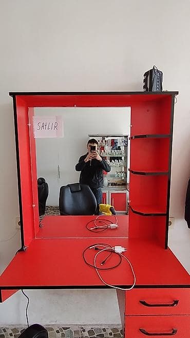 Bərbər/salon masası və güzgü komplekti - Rəng: qırmızı-qara - Böyük