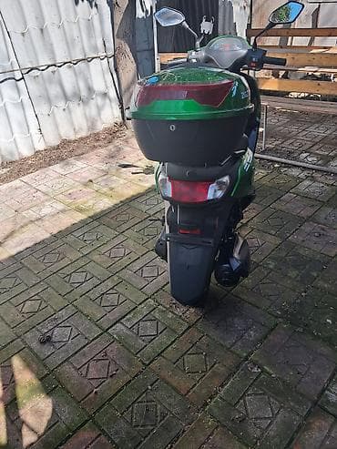 tap az 015 karobka: Yaşıl rəngli ZIGZAG skuter - Şəhər içi sürüş üçün kompaktdır, dar — 5