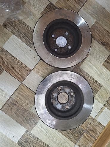 karola: Ön, Toyota 2007, 2006 il, İşlənmiş — 2