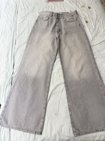 Üst geyimləri: Geniş kəsimli boz/cins boz rəngdə düz paça cins şalvar. 42 razmer — 1