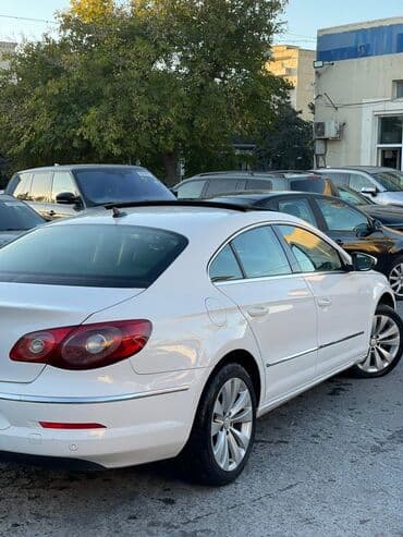 фольксваген пассат сс: Volkswagen Passat CC – ağ rəngli, zərif 4 qapılı kupe-sedan. Xarici — 3