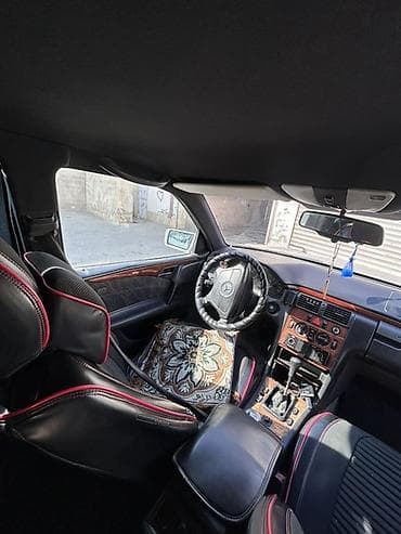 honda teker: Mercedes-Benz E-Class sedan (W210) - Kuzov: sedan, gümüşü rəng - — 6