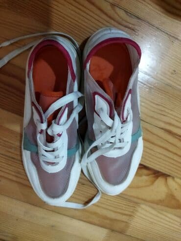 asics onitsuka tiger qadın krossovkaları: Qadın idman ayaqqabıları – hamısı yenidir. 36-37- 39 olculerdir. her — 12