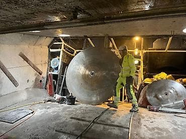 yasil dirnaq bezekleri: #betonisleri #beton #betonkesme #betonkəsimi #betonkesim #betondesme — 2