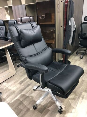 офисные кресла: Новый, С колесиками, Рукояти не регулируются, Кожа — 4