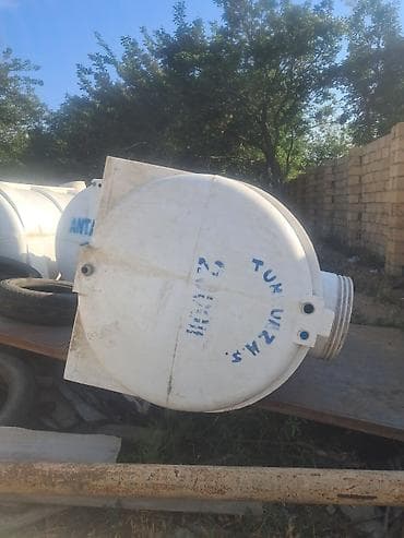Bağ evi və bağ üçün hərşey: Plastik su çəni 2 ton. 165 manat. Bir balaca yamağı var - Material — 1