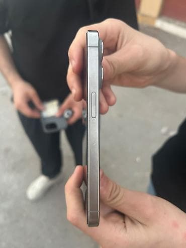IPhone 15 Pro, Gümüşü, Face ID — 6