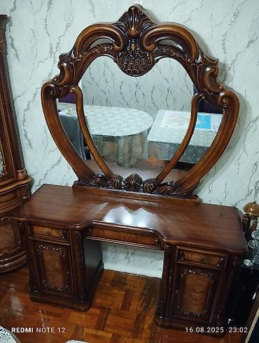 Güzgü-kamod. Az işlənmiş, səliqəlidir. Telefon nömrəsi lalafo.az -da Güzgü-kamod. Az işlənmiş, səliqəlidir. Telefon nömrəsi