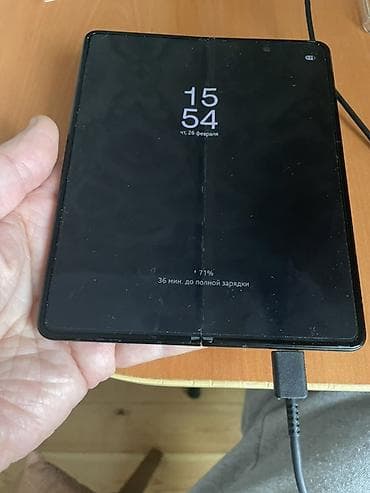 ТВ и видео: Samsung Galaxy Z Fold 3, цвет - Черный, Отпечаток пальца — 3