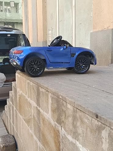 Uşaq üçün elektrikli miniatür avtomobil – Mercedes-AMG GT stili, mavi