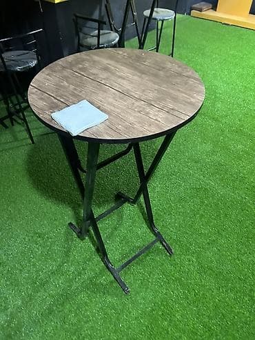 ustolar: Yuvarlaq bar/stağn masa - Dizayn: Yuvarlaq üstlük, taxta teksturası — 1
