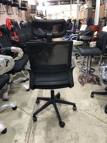 офисный стул: Новый, С колесиками, Рукояти регулируются, Ткань — 2