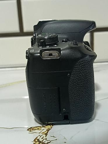 Canon EOS 700D DSLR fotoaparat + Canon EF-S 18-55mm IS II obyektiv — 7